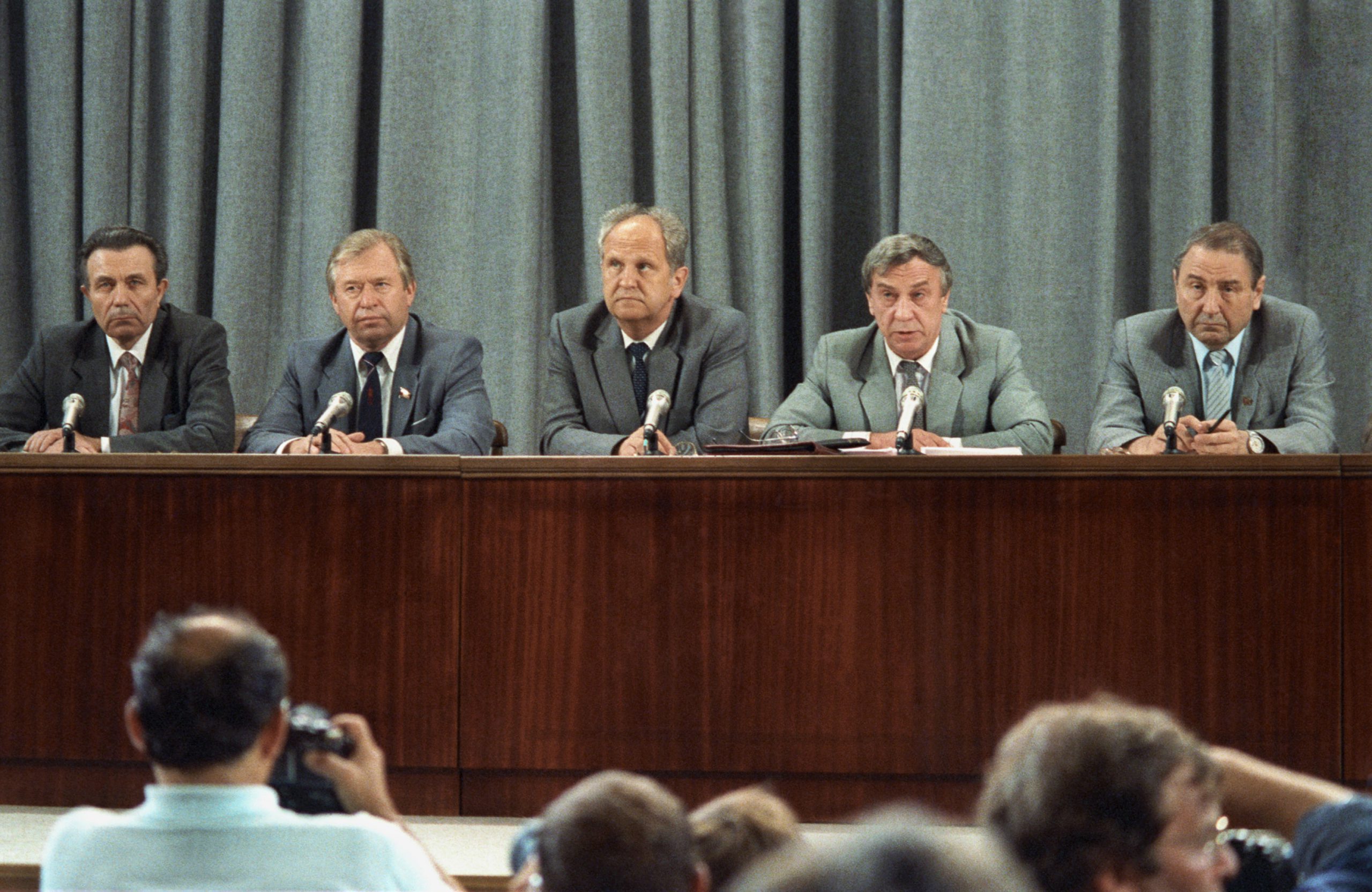 За кого вы были бы сейчас, За Б.Н. Ельцина или ГКЧП? 